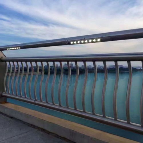 煙臺燈光護欄報價服務為先 解析山東森鑫護欄金屬結構優勢與選擇策略